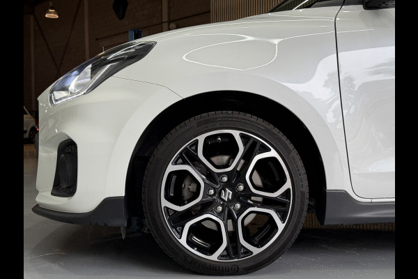 Suzuki Swift 1.4 Sport Smart Hybrid Navi | 17" | Carplay | Camera | Stoelverwarming | ACC | Dodehoek | 100% Elk jaar Suzuki Dealer onderhouden!