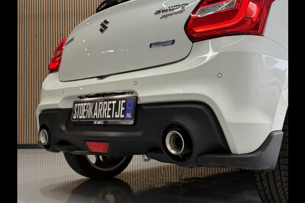 Suzuki Swift 1.4 Sport Smart Hybrid Navi | 17" | Carplay | Camera | Stoelverwarming | ACC | Dodehoek | 100% Elk jaar Suzuki Dealer onderhouden!