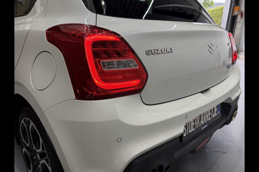 Suzuki Swift 1.4 Sport Smart Hybrid Navi | 17" | Carplay | Camera | Stoelverwarming | ACC | Dodehoek | 100% Elk jaar Suzuki Dealer onderhouden!
