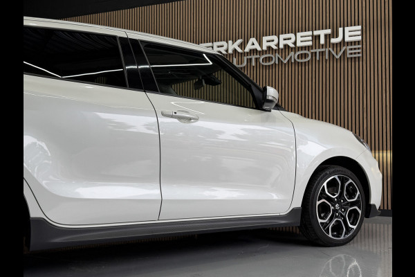 Suzuki Swift 1.4 Sport Smart Hybrid Navi | 17" | Carplay | Camera | Stoelverwarming | ACC | Dodehoek | 100% Elk jaar Suzuki Dealer onderhouden!