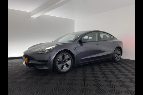 Tesla Model 3 RWD 60 kWh [3-Fase-11kW] {SoH-88%} (INCL-BTW) Aut. *PANO | AUTOPILOT | LEATHER | KEYLESS | FULL-LED | MEMORY-PACK | TOPVIEW | DAB | CARPLAY | DIGI-COCKPIT | LANE-ASSIST | HEATED-COMFORTSEATS | 18"ALU*