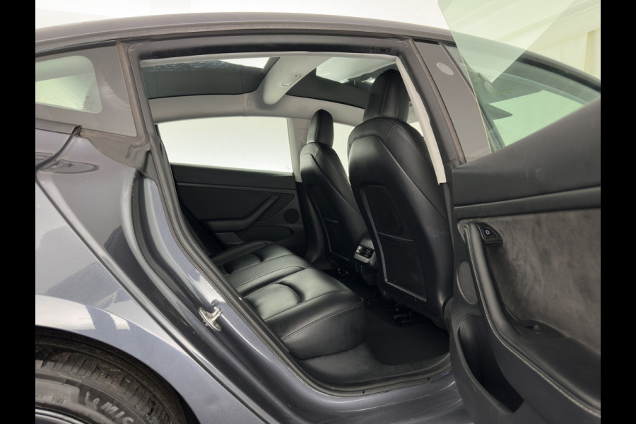 Tesla Model 3 RWD 60 kWh [3-Fase-11kW] {SoH-88%} (INCL-BTW) Aut. *PANO | AUTOPILOT | LEATHER | KEYLESS | FULL-LED | MEMORY-PACK | TOPVIEW | DAB | CARPLAY | DIGI-COCKPIT | LANE-ASSIST | HEATED-COMFORTSEATS | 18"ALU*