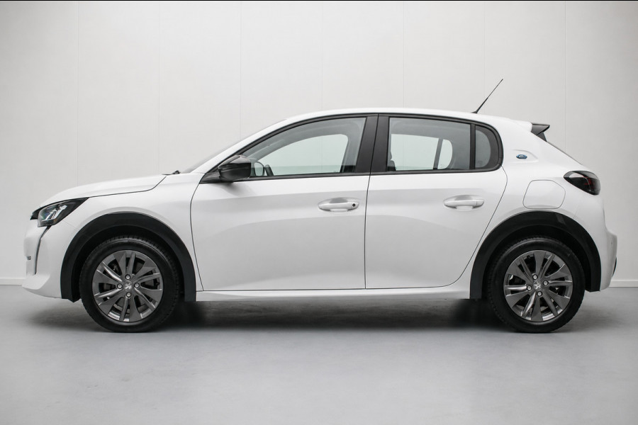 Peugeot e-208 EV Active Pack 50 kWh SOH 92% NL-auto [ 1e Eigenaar Carplay LED Parkeersensoren 16 Inch Velgen Cruise Control ]