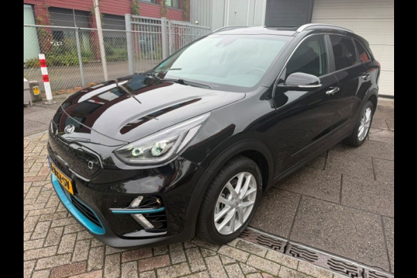 Kia e-Niro DynamicPlusLine 64 kWh AIRCO I NAV I LEDER INERIEUR I OPEN DAK I 1e EIGENAAR I COMPLETE ONDERHOUDSHISTORIE I SOH 95,3% MET 12 MAANDEN ALL-IN GARANTIE