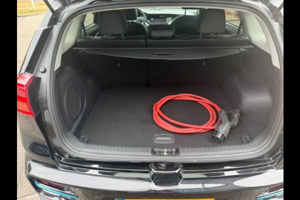 Kia e-Niro DynamicPlusLine 64 kWh AIRCO I NAV I LEDER INERIEUR I OPEN DAK I 1e EIGENAAR I COMPLETE ONDERHOUDSHISTORIE I SOH 95,3% MET 12 MAANDEN ALL-IN GARANTIE