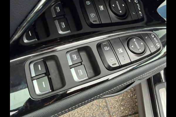 Kia e-Niro DynamicPlusLine 64 kWh AIRCO I NAV I LEDER INERIEUR I OPEN DAK I 1e EIGENAAR I COMPLETE ONDERHOUDSHISTORIE I SOH 95,3% MET 12 MAANDEN ALL-IN GARANTIE