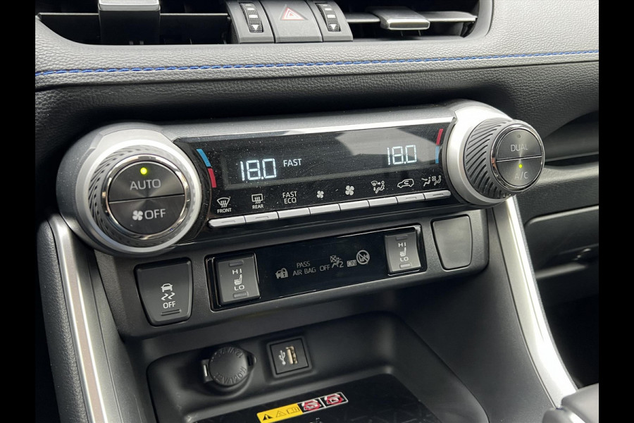 Toyota RAV4 2.5 Hybrid Bi Tone Plus | JBL, 360 Camera, Groot scherm, Stoel + Stuurverwarming, Blind spot, Elektrische achterklep