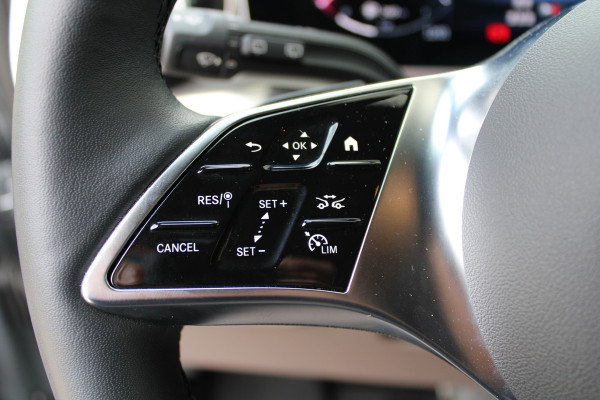 Mercedes-Benz V-Klasse 300d / XXL / AMG / Exclusive / 4-Matic / 7-Pers / Luchtv / Elec Stoelen / Burmester / NIEUWSTAAT