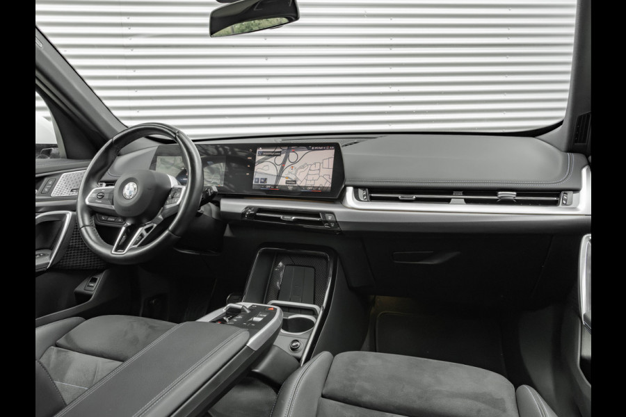 BMW X1 xDrive23i M-Sport - Pano - Trekhaak - Harman Kardon - Adaptief LED