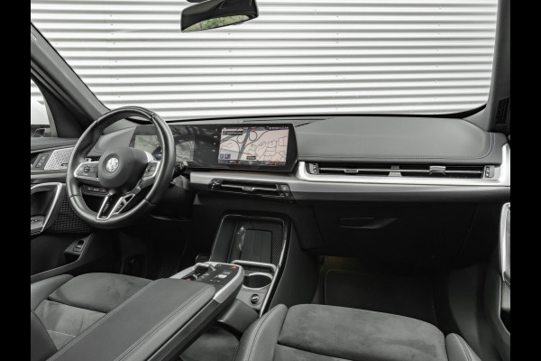 BMW X1 xDrive23i M-Sport - Pano - Trekhaak - Harman Kardon - Adaptief LED