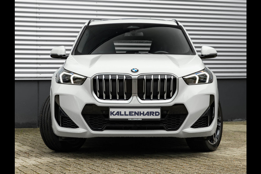 BMW X1 xDrive23i M-Sport - Pano - Trekhaak - Harman Kardon - Adaptief LED