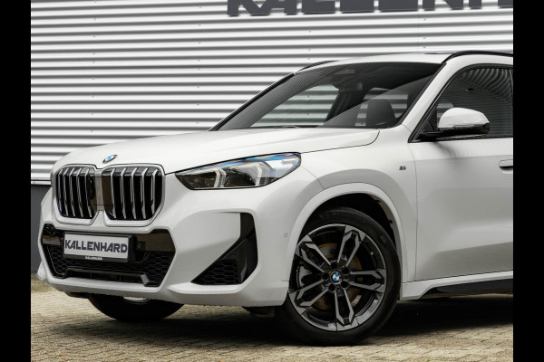 BMW X1 xDrive23i M-Sport - Pano - Trekhaak - Harman Kardon - Adaptief LED