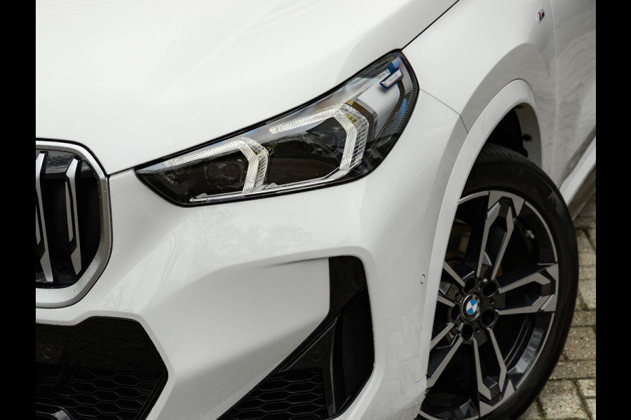BMW X1 xDrive23i M-Sport - Pano - Trekhaak - Harman Kardon - Adaptief LED