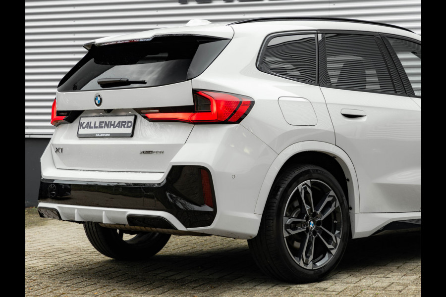 BMW X1 xDrive23i M-Sport - Pano - Trekhaak - Harman Kardon - Adaptief LED