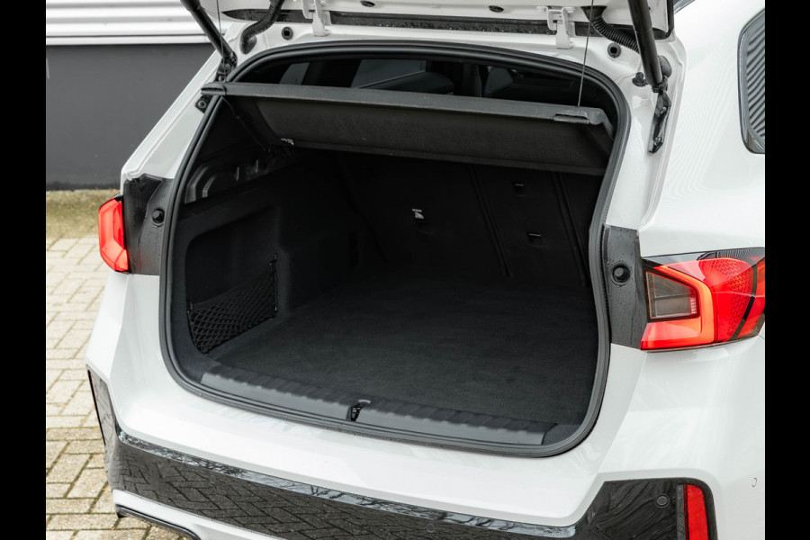 BMW X1 xDrive23i M-Sport - Pano - Trekhaak - Harman Kardon - Adaptief LED