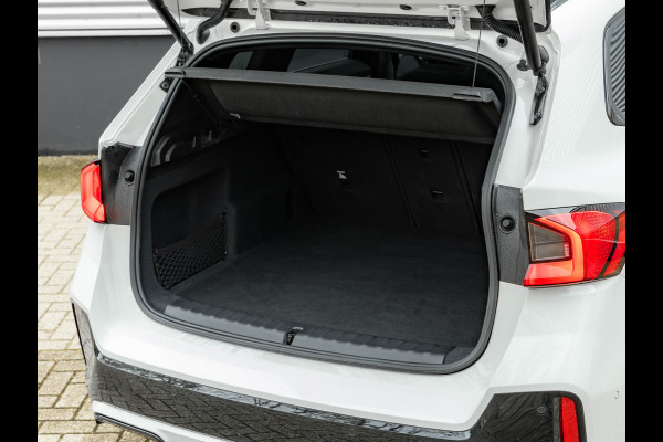 BMW X1 xDrive23i M-Sport - Pano - Trekhaak - Harman Kardon - Adaptief LED