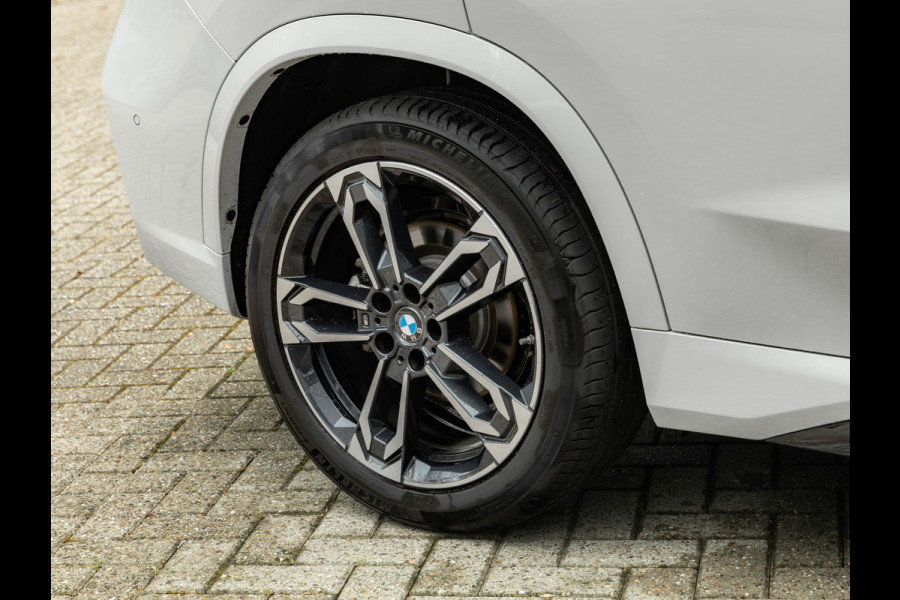BMW X1 xDrive23i M-Sport - Pano - Trekhaak - Harman Kardon - Adaptief LED