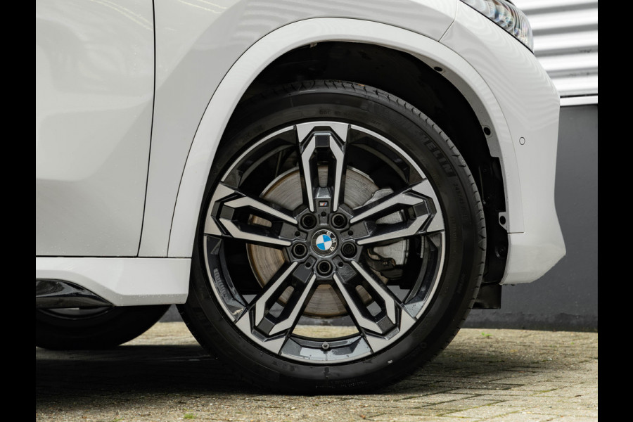 BMW X1 xDrive23i M-Sport - Pano - Trekhaak - Harman Kardon - Adaptief LED