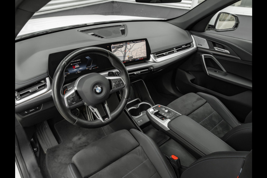 BMW X1 xDrive23i M-Sport - Pano - Trekhaak - Harman Kardon - Adaptief LED