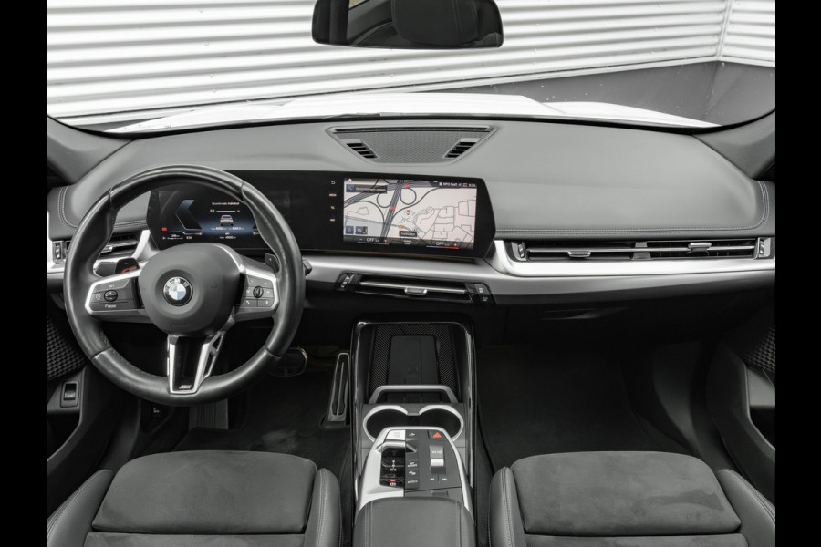 BMW X1 xDrive23i M-Sport - Pano - Trekhaak - Harman Kardon - Adaptief LED