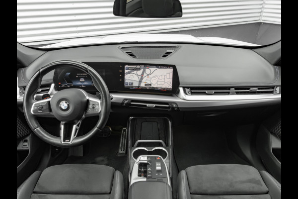 BMW X1 xDrive23i M-Sport - Pano - Trekhaak - Harman Kardon - Adaptief LED