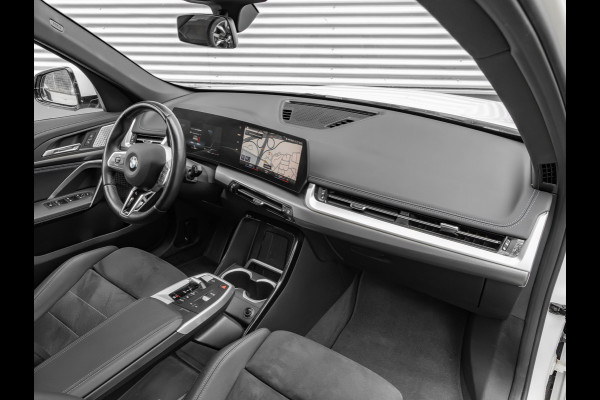 BMW X1 xDrive23i M-Sport - Pano - Trekhaak - Harman Kardon - Adaptief LED