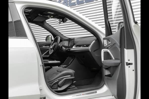 BMW X1 xDrive23i M-Sport - Pano - Trekhaak - Harman Kardon - Adaptief LED