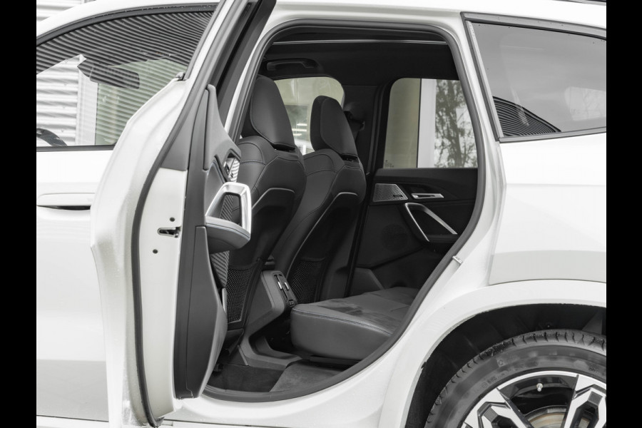 BMW X1 xDrive23i M-Sport - Pano - Trekhaak - Harman Kardon - Adaptief LED