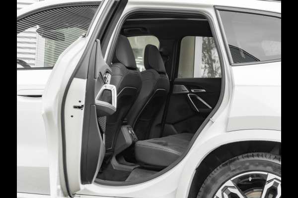 BMW X1 xDrive23i M-Sport - Pano - Trekhaak - Harman Kardon - Adaptief LED