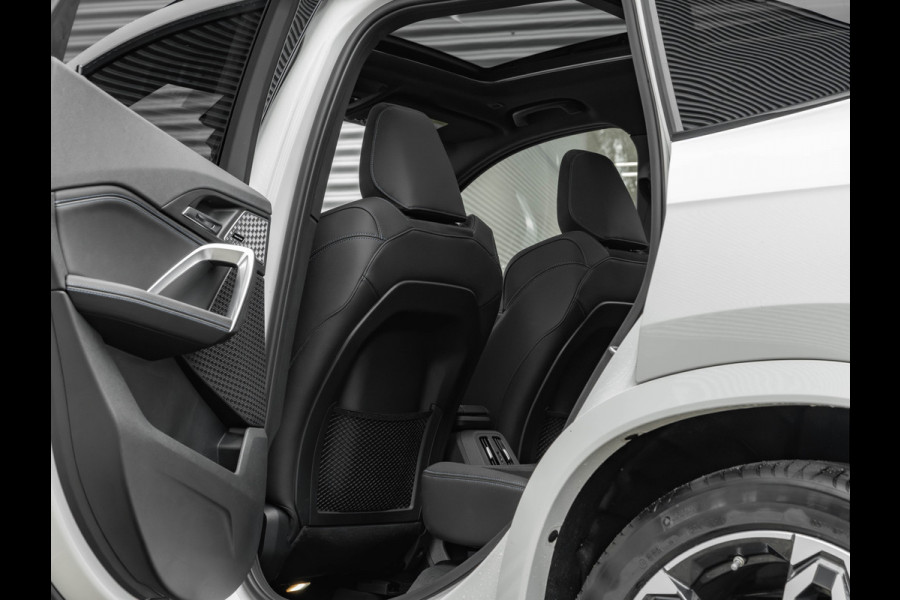 BMW X1 xDrive23i M-Sport - Pano - Trekhaak - Harman Kardon - Adaptief LED