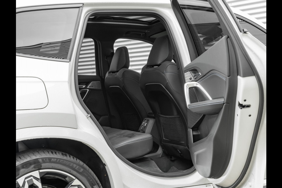 BMW X1 xDrive23i M-Sport - Pano - Trekhaak - Harman Kardon - Adaptief LED
