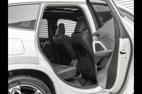 BMW X1 xDrive23i M-Sport - Pano - Trekhaak - Harman Kardon - Adaptief LED