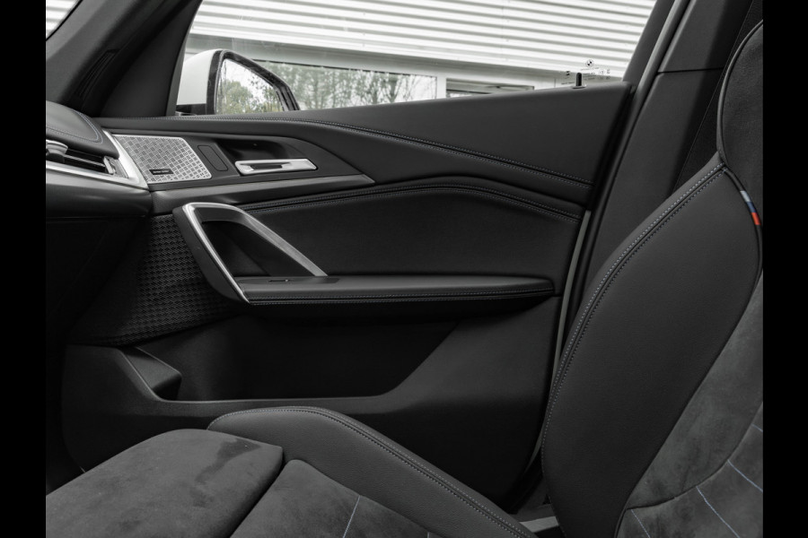 BMW X1 xDrive23i M-Sport - Pano - Trekhaak - Harman Kardon - Adaptief LED