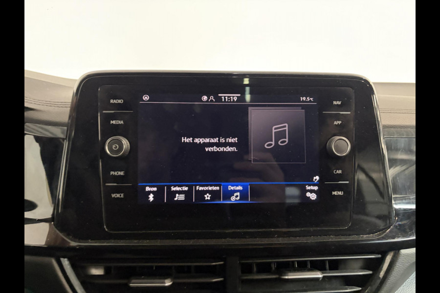 Volkswagen T-Roc 1.5 eTsi R-Line Automaat Climate control Adaptieve cruise control Panoramadak LED Navigatie Achteruitrijcamera Parkeersensoren Apple Carplay/ Android Auto Radio