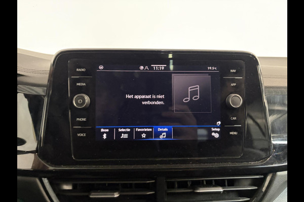 Volkswagen T-Roc 1.5 eTsi R-Line Automaat Climate control Adaptieve cruise control Panoramadak LED Navigatie Achteruitrijcamera Parkeersensoren Apple Carplay/ Android Auto Radio