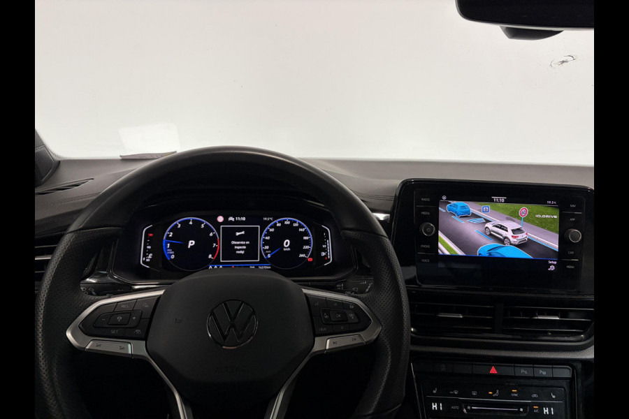 Volkswagen T-Roc 1.5 eTsi R-Line Automaat Climate control Adaptieve cruise control Panoramadak LED Navigatie Achteruitrijcamera Parkeersensoren Apple Carplay/ Android Auto Radio