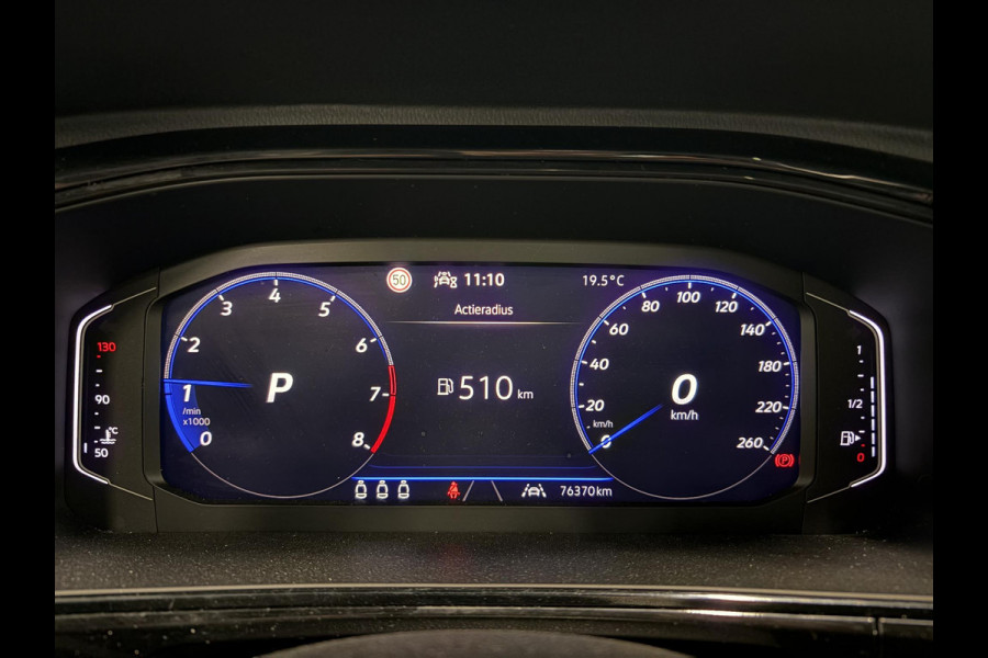 Volkswagen T-Roc 1.5 eTsi R-Line Automaat Climate control Adaptieve cruise control Panoramadak LED Navigatie Achteruitrijcamera Parkeersensoren Apple Carplay/ Android Auto Radio