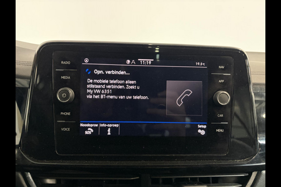 Volkswagen T-Roc 1.5 eTsi R-Line Automaat Climate control Adaptieve cruise control Panoramadak LED Navigatie Achteruitrijcamera Parkeersensoren Apple Carplay/ Android Auto Radio