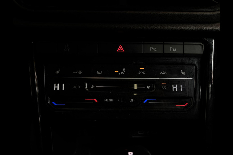 Volkswagen T-Roc 1.5 eTsi R-Line Automaat Climate control Adaptieve cruise control Panoramadak LED Navigatie Achteruitrijcamera Parkeersensoren Apple Carplay/ Android Auto Radio