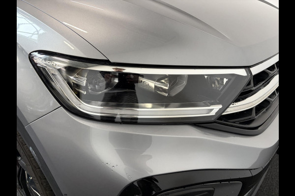 Volkswagen T-Roc 1.5 eTsi R-Line Automaat Climate control Adaptieve cruise control Panoramadak LED Navigatie Achteruitrijcamera Parkeersensoren Apple Carplay/ Android Auto Radio