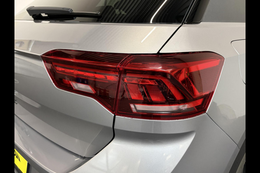 Volkswagen T-Roc 1.5 eTsi R-Line Automaat Climate control Adaptieve cruise control Panoramadak LED Navigatie Achteruitrijcamera Parkeersensoren Apple Carplay/ Android Auto Radio