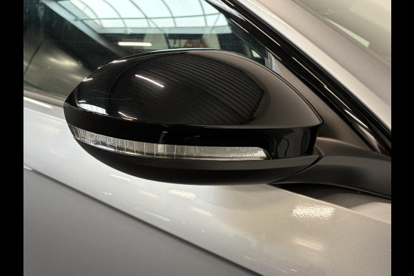 Volkswagen T-Roc 1.5 eTsi R-Line Automaat Climate control Adaptieve cruise control Panoramadak LED Navigatie Achteruitrijcamera Parkeersensoren Apple Carplay/ Android Auto Radio