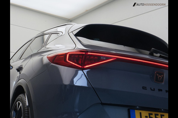 CUPRA Formentor 1.4 e-Hybrid VZ Performance 245pk (APPLE CARPLAY,PANORAMADAK,SFEERVERLICHTING,STUUR-STOELVERWARMING,TREKHAAK))