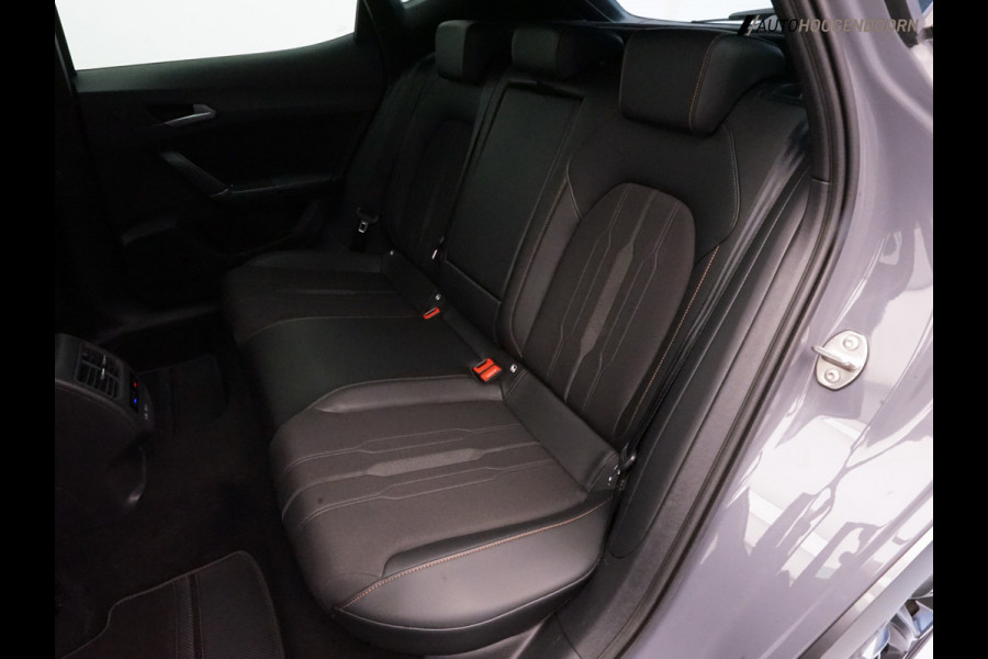 CUPRA Formentor 1.4 e-Hybrid VZ Performance 245pk (APPLE CARPLAY,PANORAMADAK,SFEERVERLICHTING,STUUR-STOELVERWARMING,TREKHAAK))