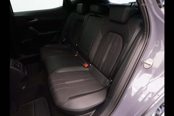 CUPRA Formentor 1.4 e-Hybrid VZ Performance 245pk (APPLE CARPLAY,PANORAMADAK,SFEERVERLICHTING,STUUR-STOELVERWARMING,TREKHAAK))