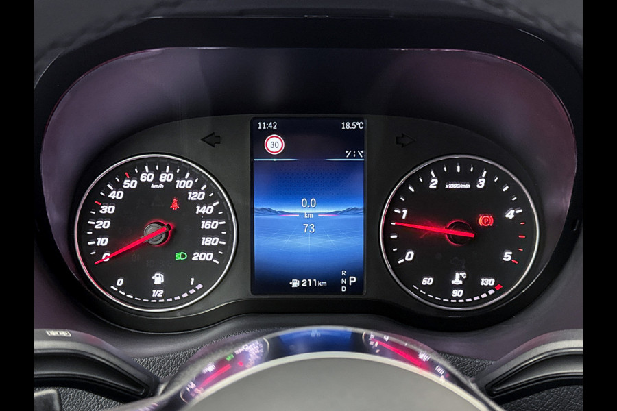 Mercedes-Benz Sprinter 319 1.9 CDI L2H2 Pro Navigatie Parkeerpakket Stoelverwarming Trekhaak Led high performance