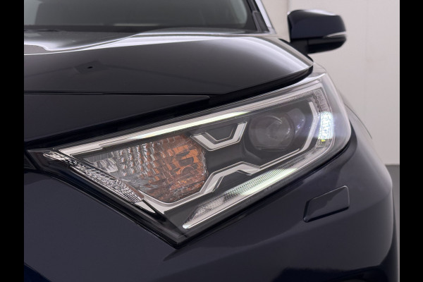Toyota RAV4 2.5I Hybride Leer+Verwarming+Memory Adap.Cruise Navi Camera Ecc Apple Carplay Android Auto Miracast™ Elek.Achterklep Active Stuur+Voorruit+Achterbankverwarming Keyless Lane Assist Privacy Glas Lmv Elek.Stoel Bluetooth Led