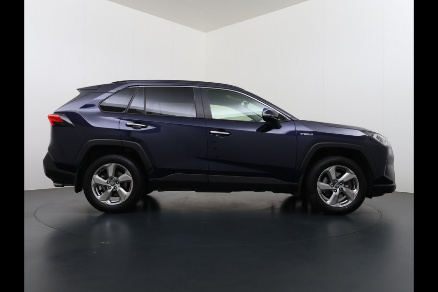 Toyota RAV4 2.5I Hybride Leer+Verwarming+Memory Adap.Cruise Navi Camera Ecc Apple Carplay Android Auto Miracast™ Elek.Achterklep Active Stuur+Voorruit+Achterbankverwarming Keyless Lane Assist Privacy Glas Lmv Elek.Stoel Bluetooth Led