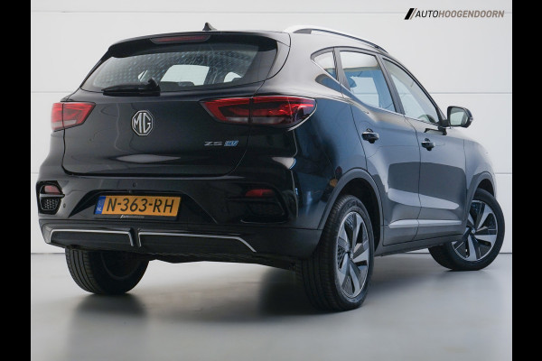 MG ZS EV Long Range Luxury Sport 70 kWh (APPLE CARPLAY,PANORAMADAK,ELEKTRISCHE STOELEN,CAMERA,ADAPTIVE CRUISE,NAVIGATIE,LED)