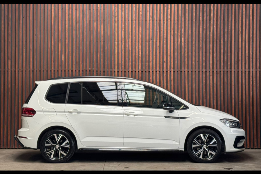 Volkswagen Touran 1.5 TSI AUT. Comfortline Business 7p NAVI-PANO-PDC-CAMERA-STOELVERW. -TREKHAAK